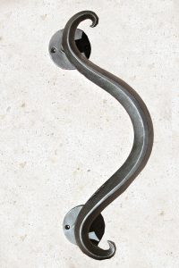 Door Pull - Serpentine -  Chateau du Plessis-Josso Style HH25